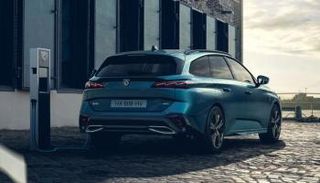 بيجو تكشف النقاب عن سيارتها e-308 الكهربائية الجديدة