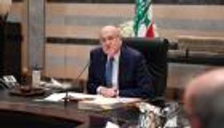 أزمة دستورية.. "حزب الله" يعود لحكومة لبنان ويضرب صلاحيات ميقاتي