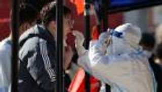 كورونا حول العالم.. طفرة في إصابات الأمريكتين وتراجع بفرنسا وإيطاليا