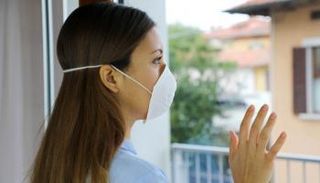 يمكن للشخص إنهاء عزلته بعد 5 أيام إذا لم تظهر عليه أعراض