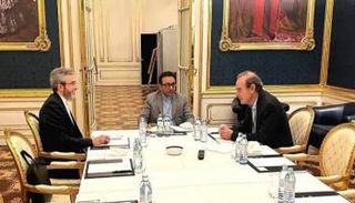 كبير المفاوضين الإيرانيين خلال مباحثات جانبية في فيينا