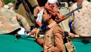 مسلح حوثي يحشد عسكريين للمليشيات بالجوف - أرشيفية