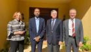 المبعوث الأمريكي يبحث مع وزير سوداني سابق "تطورات الأزمة"