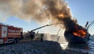 السفينة ومحاولات إطفائها