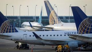 كورونا يعلق رحلات الطيران بين الولايات المتحدة والصين