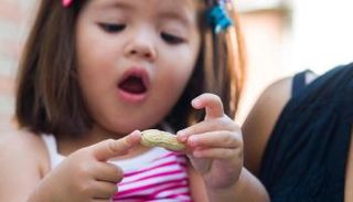 إدراج الفول في نظام الأطفال الغذائي باكراً يساعد على تجنب الحساسية