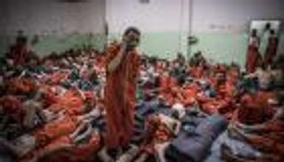 بسوريا.. سجناء "داعش" يسيطرون على "أكبر سجن للتنظيم" في العالم