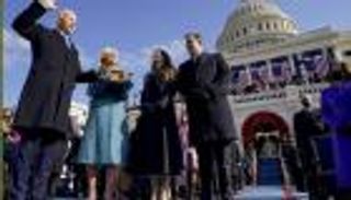 عام في البيت الأبيض.. رمال السياسة المتحركة تطوق جو بادين