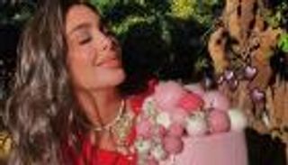 كلب وبندقية صيد.. كيف احتفلت والدة ياسمين صبري بعيد ميلادها؟