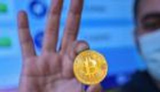 حصار سوق العملات الرقمية.. توافق الخصوم يهبط بالأسعار