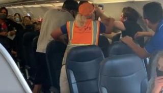 مشاجرة سابقة داخل طائرة أمريكية بسبب كمامة - أرشيفية