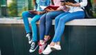 تحذير من الملابس الضيقة.. الأعضاء التناسلية للرجال والنساء في خطر