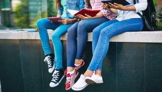  السراويل الضيقة تتسبب في آلام الظهر