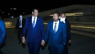 آبي أحمد في استقبال محمد حمدان دقلو 