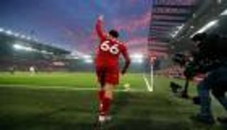 لماذا يرفع لاعبو كرة القدم أيديهم أثناء تنفيذ الركنيات؟