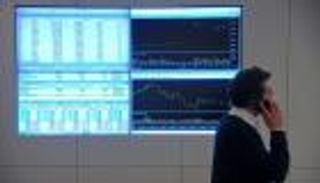 الدولار "يدهس" الروبل الروسي بعد تصاعد نذر الحرب في أوكرانيا