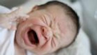 تحذير من هز الطفل الرضيع لتهدئته.. المخاطر جسيمة