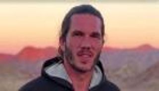 محاميه وصف المحكمة بالمهزلة.. حكم بسجن فرنسي في إيران 8 سنوات