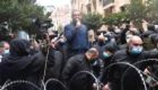 الحريري يعلق عمله السياسي.. "يوم حزين" في لبنان  