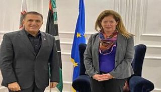 ستيفاني وليامز مع السفير مالطا