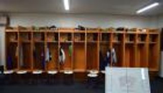 كيف ظهر عامل غرفة الملابس في كرة القدم؟