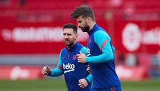 جيرارد بيكيه وليونيل ميسي