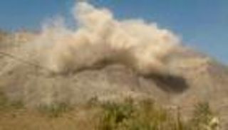 سياسة "الأرض المحروقة".. الحوثي يفجر الطرقات لعرقلة تقدم العمالقة