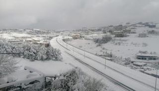 الثلوج قطعت العديد من الطرقات في لبنان