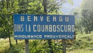 قرية كومبوسكورو الإيطالية