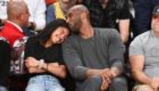 بمشهد عاطفي.. تمثال يخلد ذكرى كوبي براينت وابنته (صور)