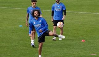 إيسكو برفقة زملاءه في ريال مدريد