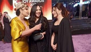 دنيا سمير غانم وشقيقتها إيمي مع بوسي شلبي