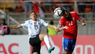 من مباراة تشيلي والأرجنتين