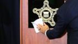 "قطع رأس الحية بأمر إلهي".. أمريكي يهدد بايدن تلفونيا