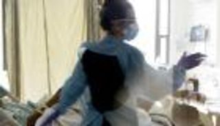 ملحمة طبية.. أمريكا تواجه عاصفة كورونا بـ"الممرضات المتنقلات"