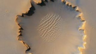 صورة الحفرة على المريخ