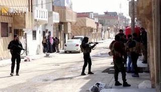 قوات قسد خلال عمليات تمشيط بالمناطق القريبة من سجن غويران- رويترز