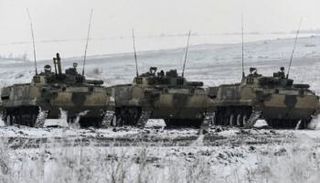 قوات روسية على الحدود مع أوكرانيا- رويترز