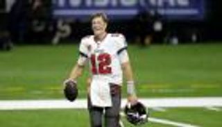 الأكثر تتويجاً.. هل اعتزل أغنى لاعب في تاريخ السوبر بول؟