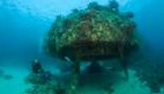 عالم بلا شمس.. "قرية البشر" باتت مهجورة تحت الماء 