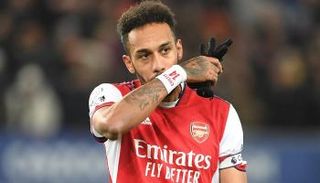 بيير إيميريك أوباميانج مهاجم أرسنال على اعتاب برشلونة