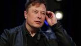 خزائن إيلون ماسك تتكدس.. رفع تصنيف سهم تسلا