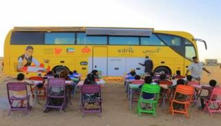 المدرسة المتنقلة لتعليم أطفال اليمن في مخيمات النازحين