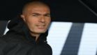 مبلغ هزيل.. كم تقاضى زين الدين زيدان في بداياته مع ريال مدريد؟