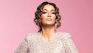 ديانا حداد.. الصوت الحائر بين المسجد والكنيسة (بروفايل)