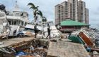 أرض قاحلة وأنقاض غائبة.. "إيان" يشرّد سكان "فورت مايرز" في فلوريدا