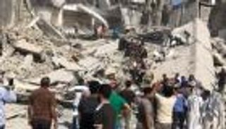 انتشال أول جثة من تحت أنقاض مبنى الكرادة المنهار في العراق