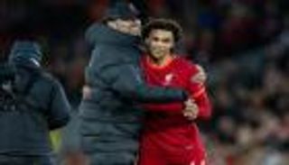 هل يغيب عن كأس العالم؟.. أرنولد يورط كلوب في ليفربول