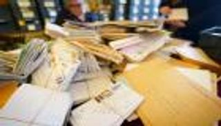 بريد الملكة "حي يرزق".. القصر البريطاني يغرق في الرسائل