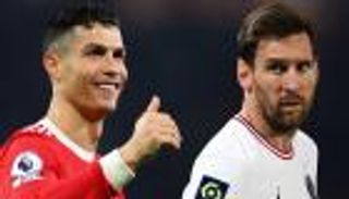 "سيفعلها مجددا".. مدرب باريس سان جيرمان يرعب رونالدو برهان على ميسي